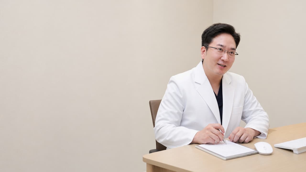 상담 중인 정준우 원장